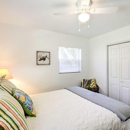 New Smyrna Beach Abode With Fire Pit, Walk To Beach! Екстер'єр фото