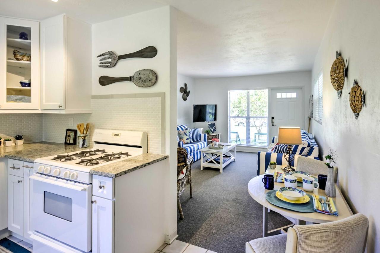 New Smyrna Beach Abode With Fire Pit, Walk To Beach! Екстер'єр фото