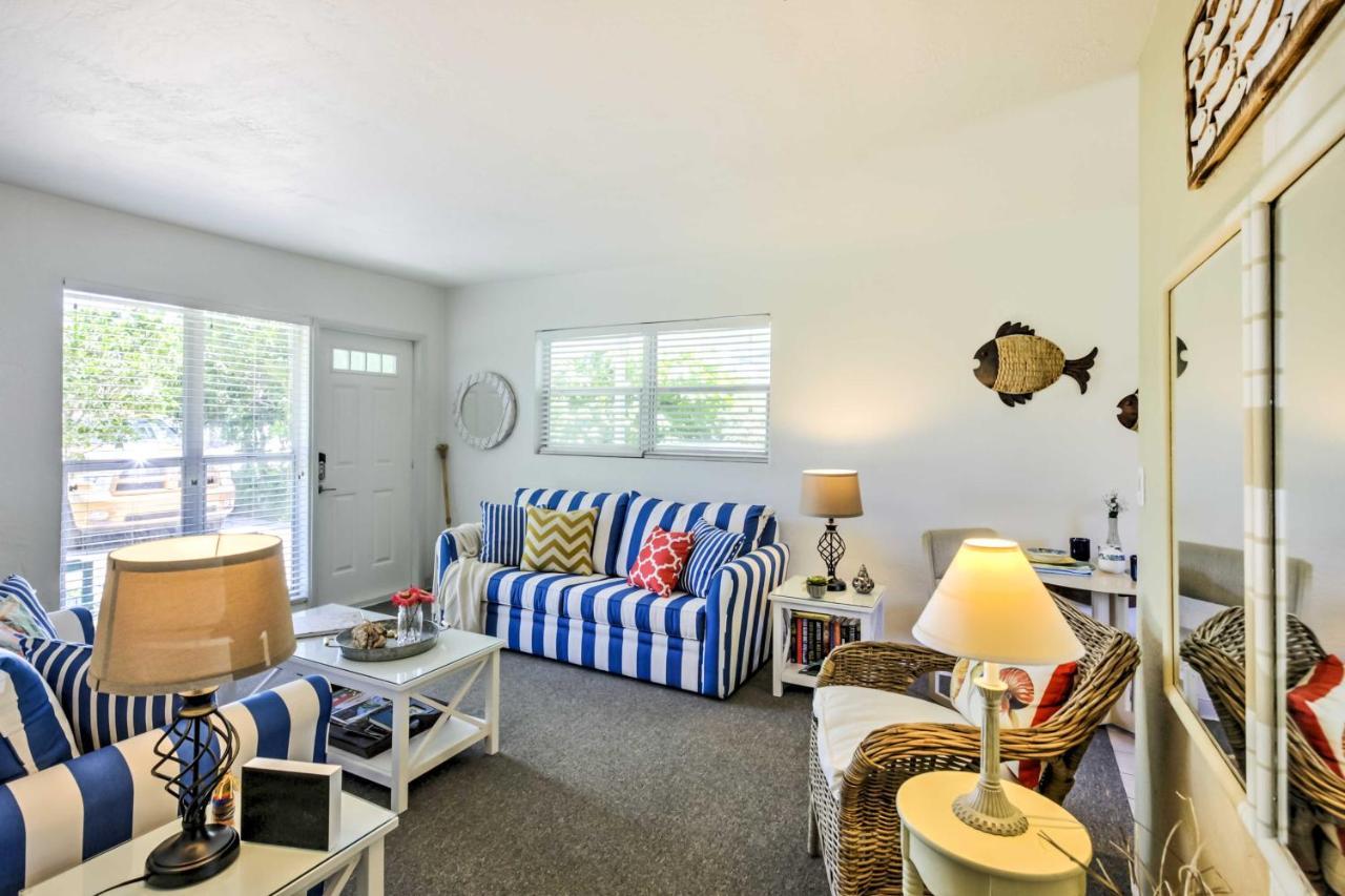 New Smyrna Beach Abode With Fire Pit, Walk To Beach! Екстер'єр фото