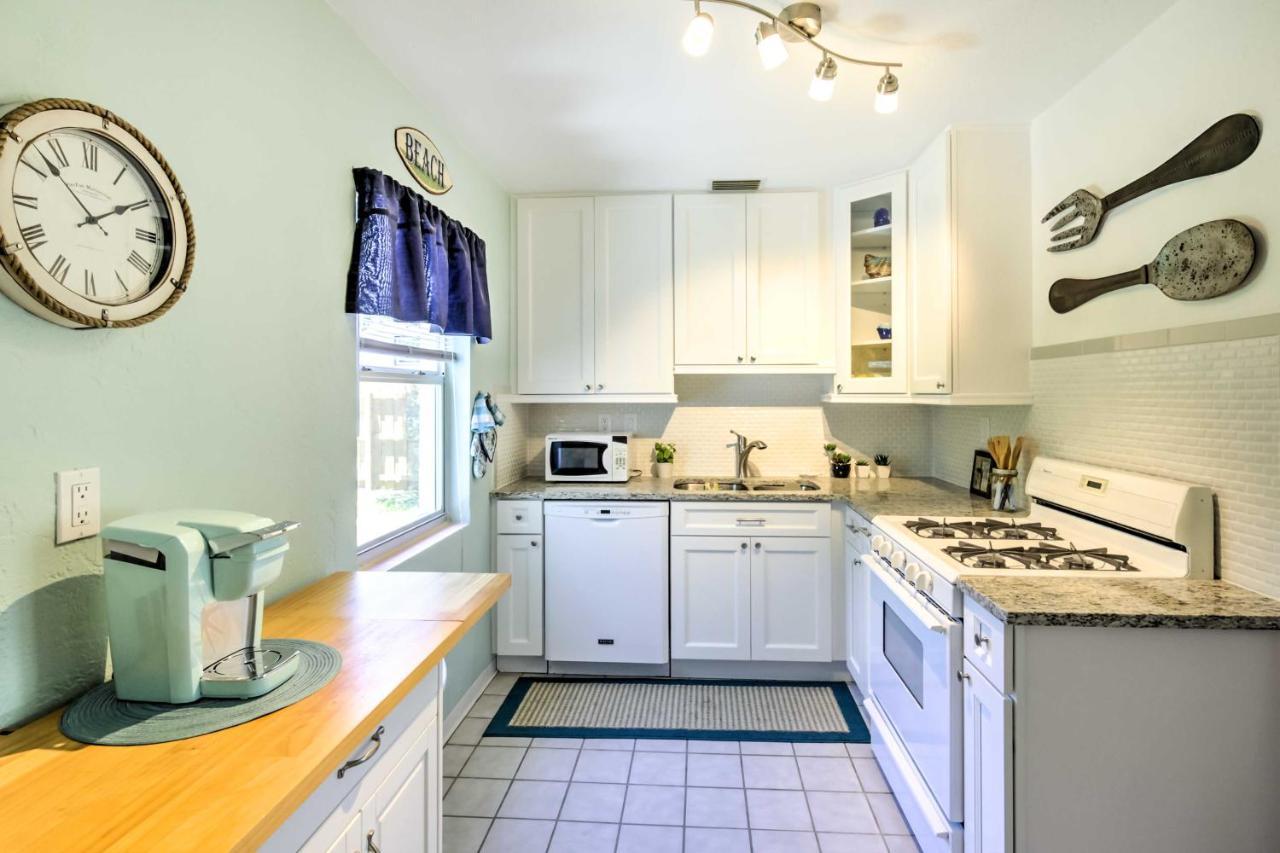 New Smyrna Beach Abode With Fire Pit, Walk To Beach! Екстер'єр фото