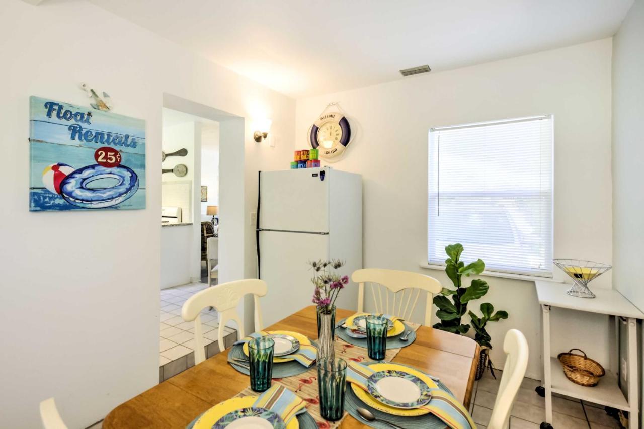 New Smyrna Beach Abode With Fire Pit, Walk To Beach! Екстер'єр фото