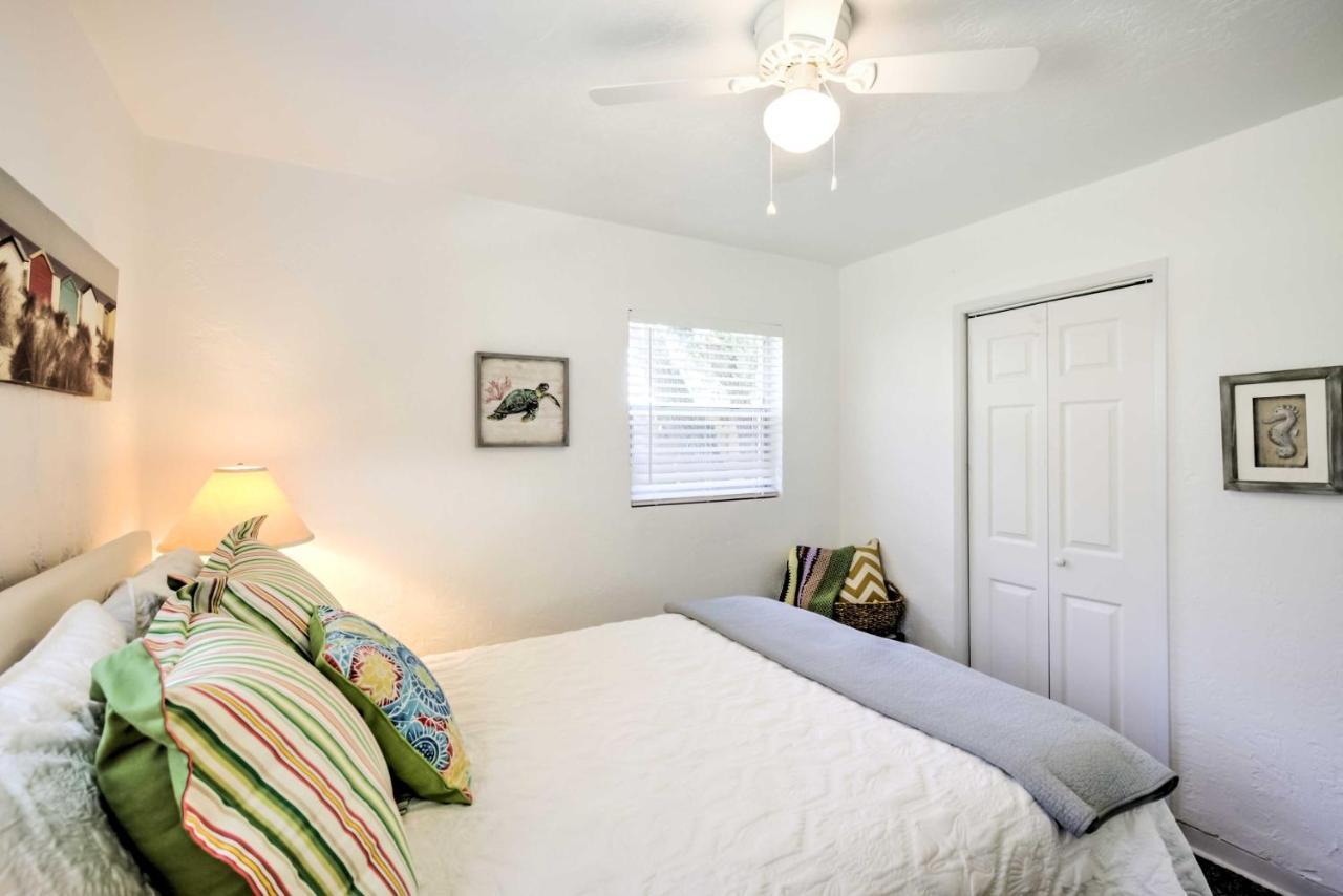 New Smyrna Beach Abode With Fire Pit, Walk To Beach! Екстер'єр фото
